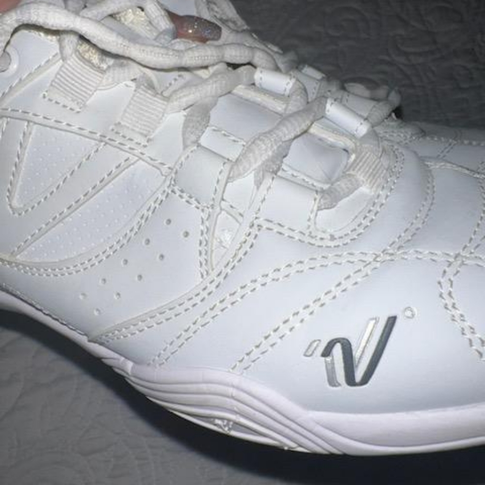 Varsity cheer shoes (size 8)